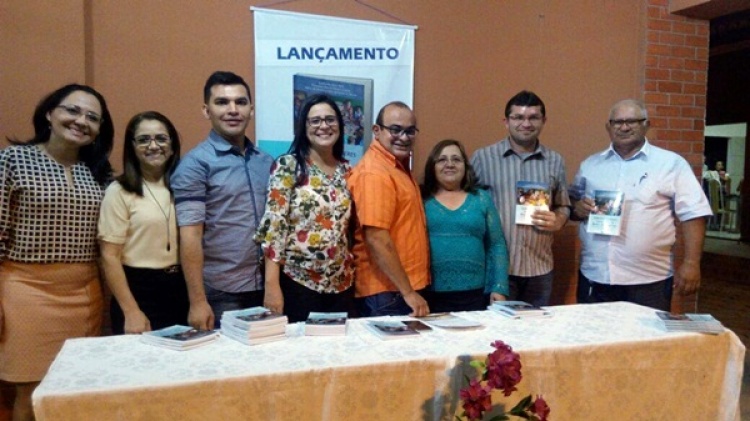 Lançamento do livro ‘Saberes e Fazeres Educativos de Buriti dos Montes Lançamento do livro ‘Saberes e Fazeres Educativos de Buriti dos Montes